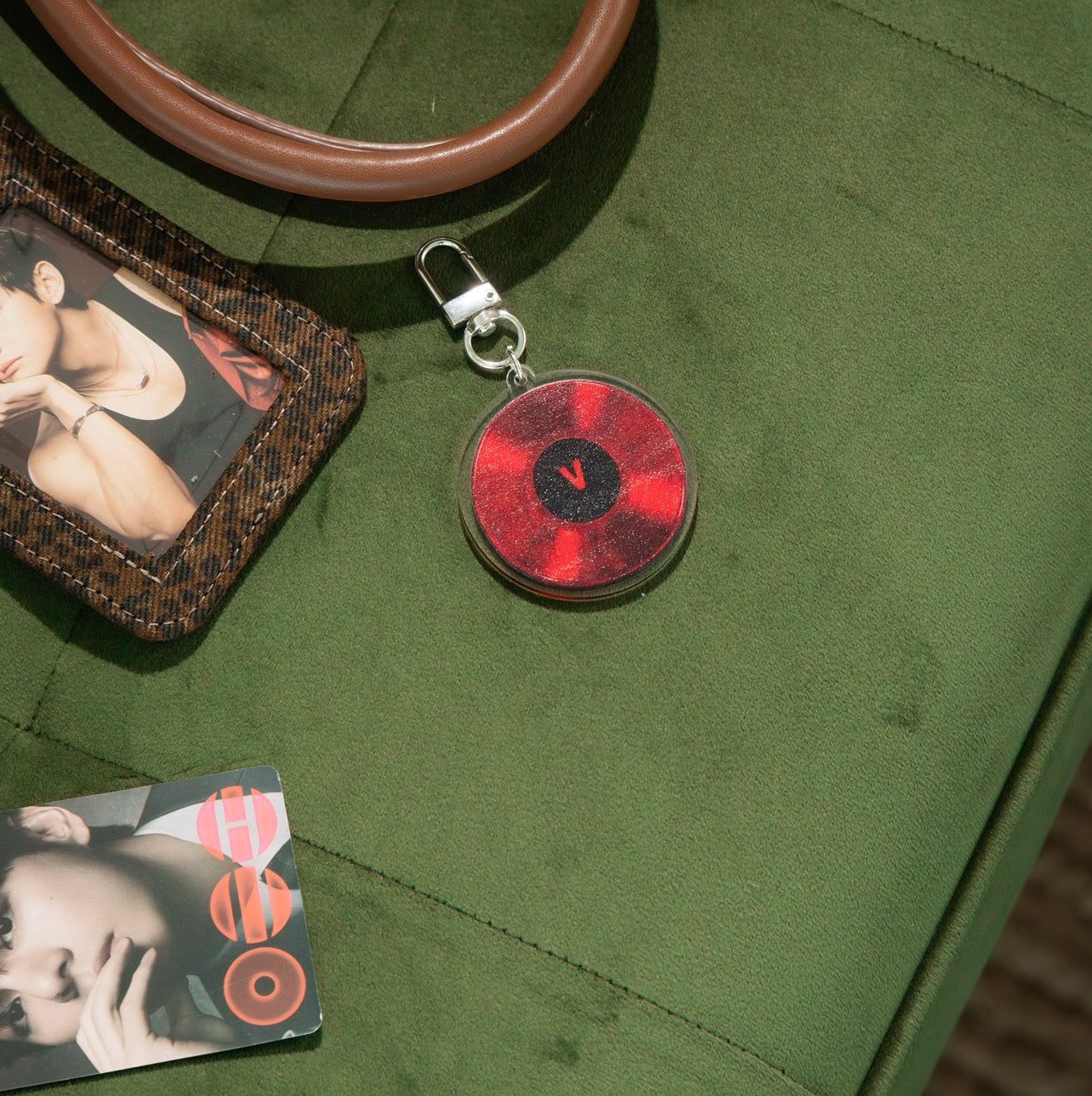 BTS V - PHOTOCARD AND LIPGLOSS HOLDER KEYCHAIN