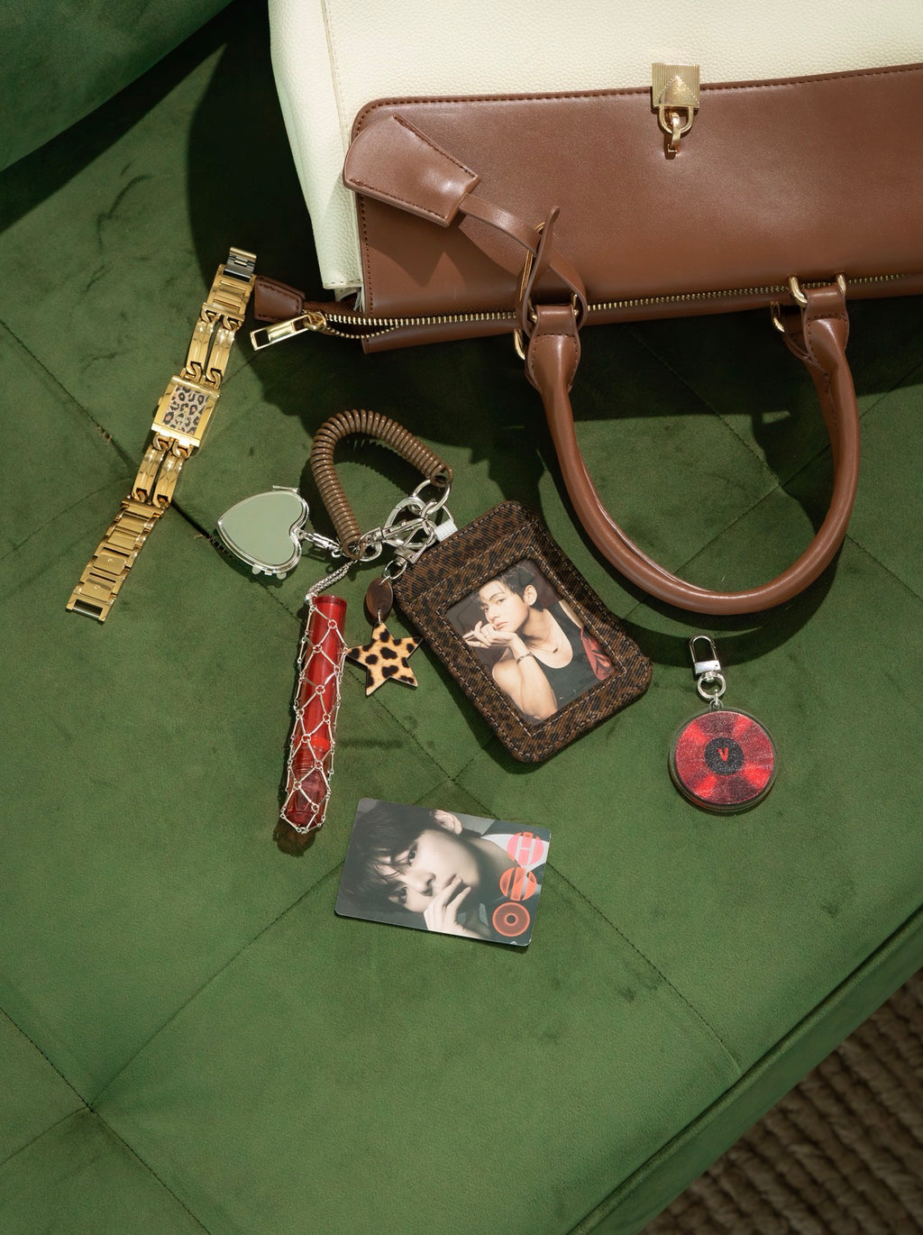 BTS V - PHOTOCARD AND LIPGLOSS HOLDER KEYCHAIN