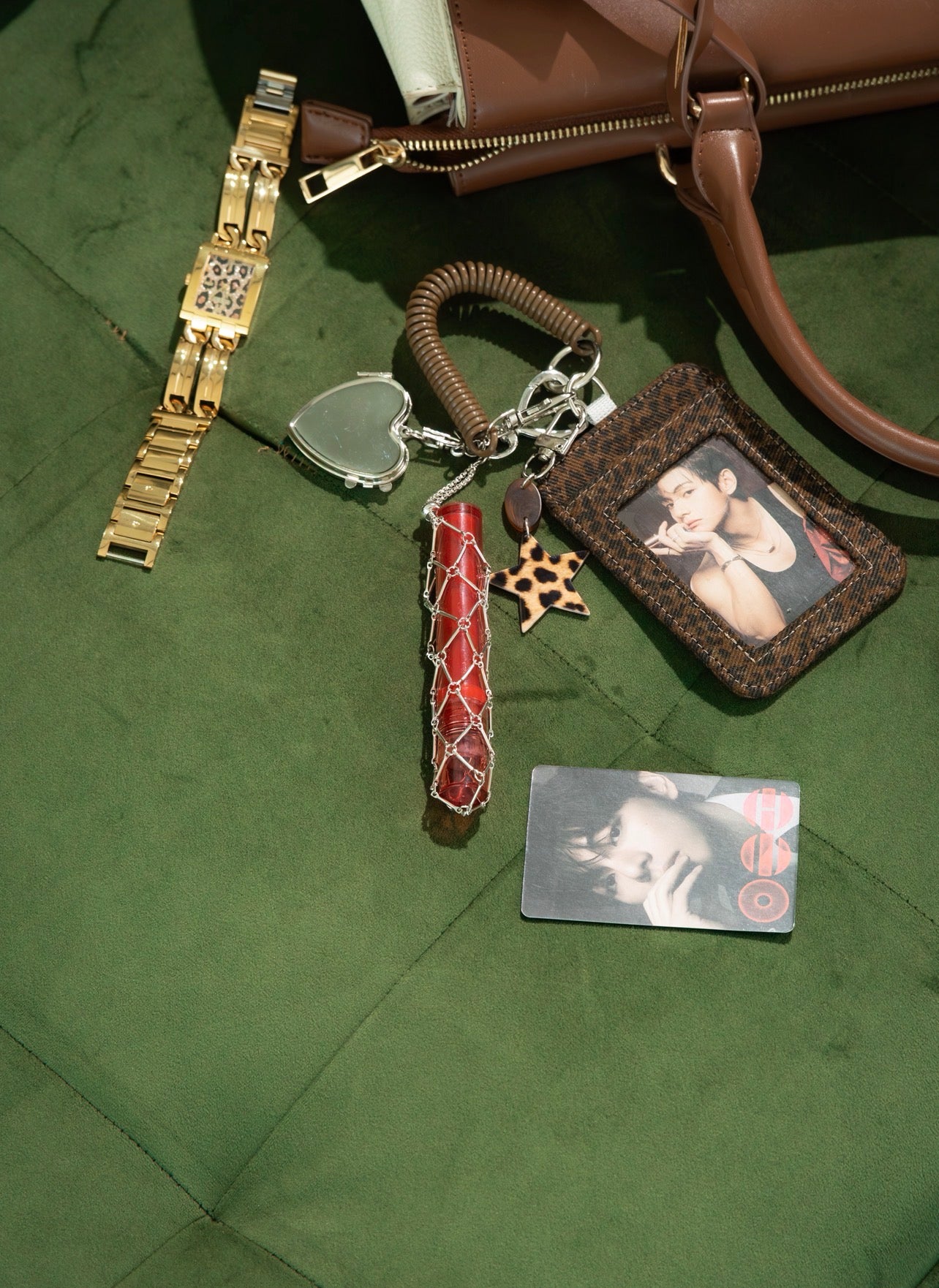 BTS V - PHOTOCARD AND LIPGLOSS HOLDER KEYCHAIN
