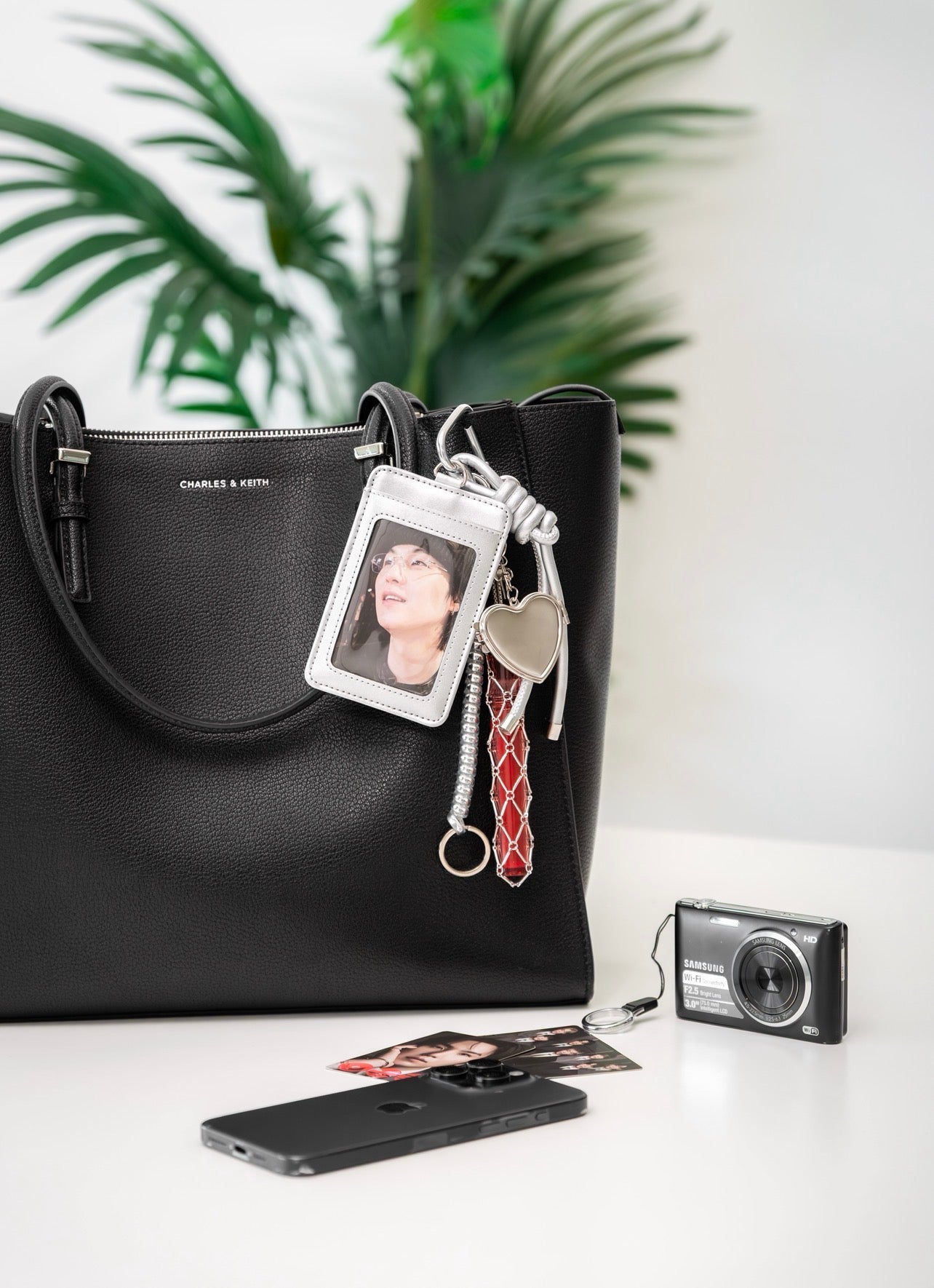 BTS SUGA - PHOTOCARD AND LIPGLOSS HOLDER KEYCHAIN