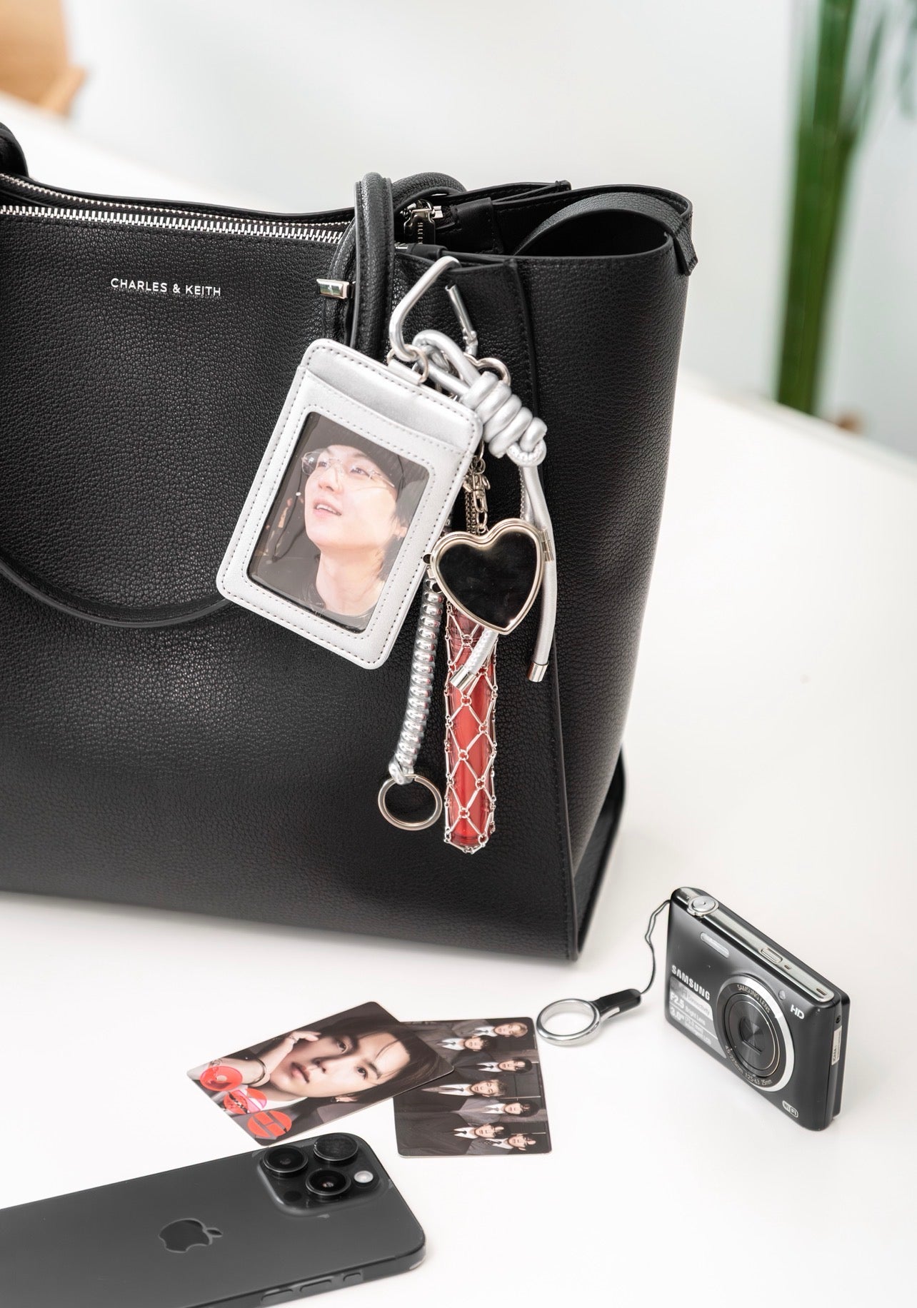BTS SUGA - PHOTOCARD AND LIPGLOSS HOLDER KEYCHAIN